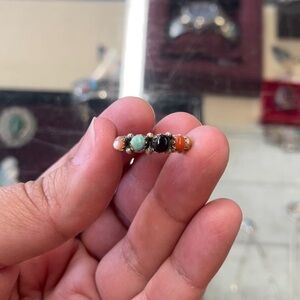 Material:925 silver
Stone: turquoise, onyx, MOP, coral
Size: 6
Ring